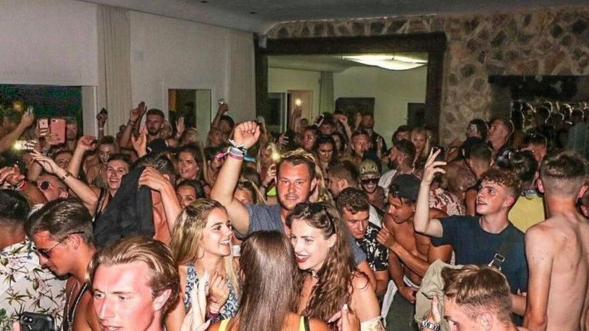 Foto de archivo de una fiesta en una villa de Eivissa.