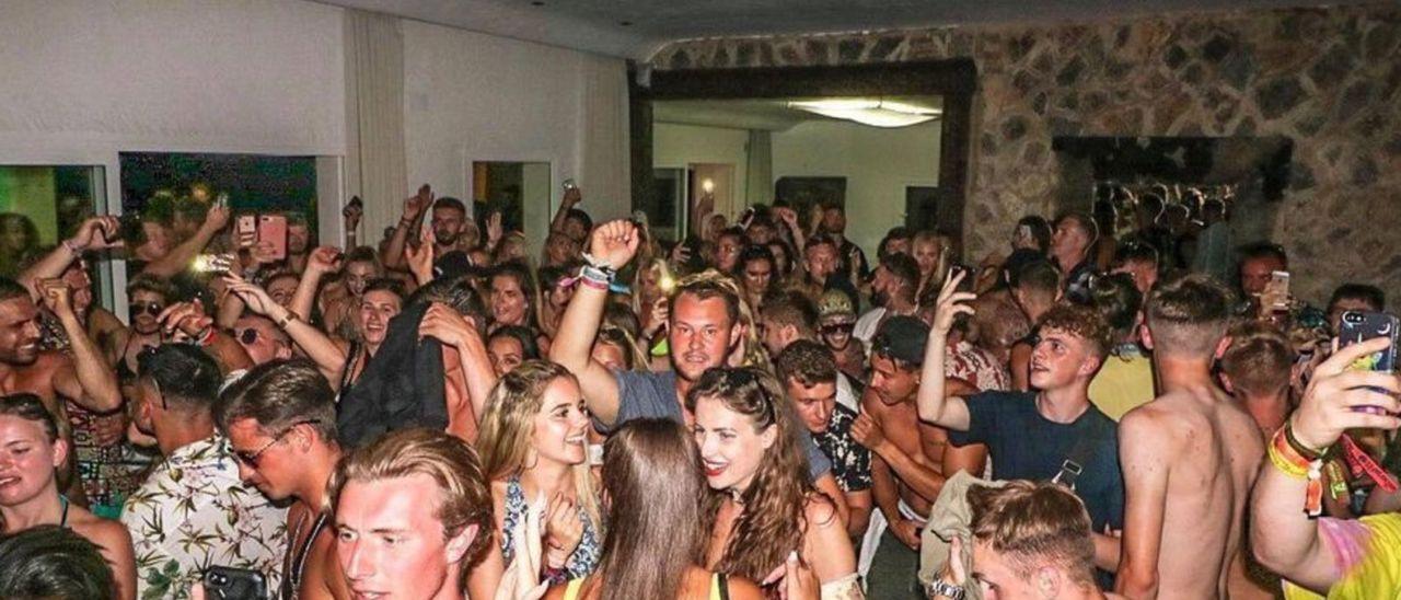Foto de archivo de una fiesta en una villa de Eivissa.