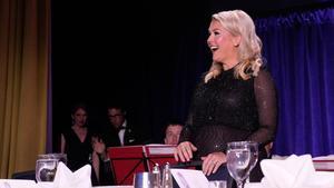 Karoline Leavitt, secretaria de prensa de la Casa Blanca, durante la cena de la Asociación de Corresponsales de la Casa Blanca (WHCA) en Washington, D.C., EE. UU., el sábado 25 de abril de 2026. El presidente Donald Trump y el vicepresidente JD Vance fueron evacuados de la cena de la Asociación de Corresponsales de la Casa Blanca en Washington el sábado tras un incidente de seguridad en el lugar.