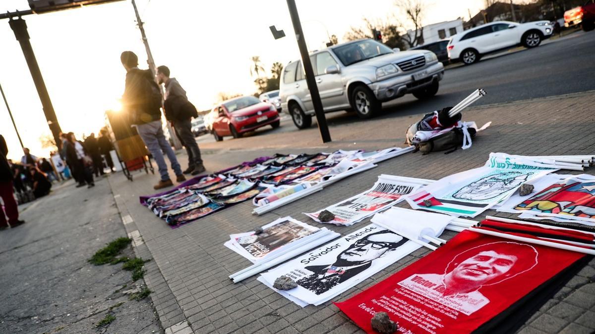 Iluminan con miles de velas primer centro detenciÃ³n inicio dictadura Pinochet