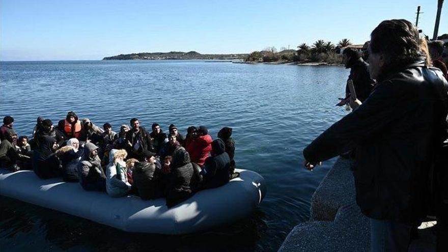 Grecia se fortifica ante el aumento de llegadas de refugiados desde Turquía