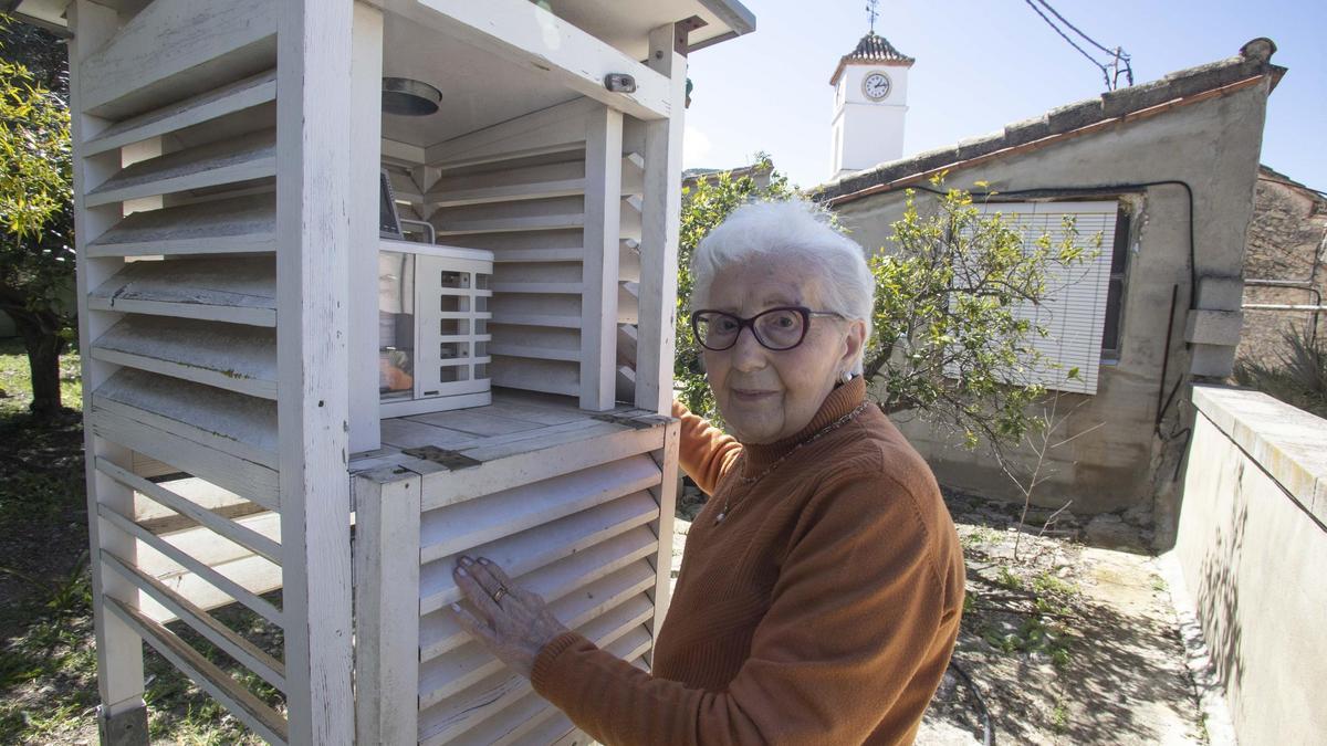 Concha Sanz, vecina de Carrícola, es la observadora meteorológica más longeva de la provincia de València