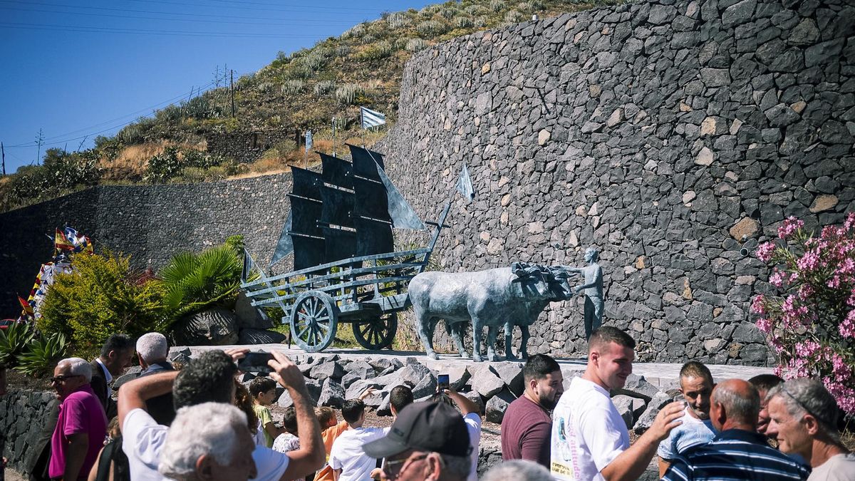 La escultura en tributo a las carreras de barcos.