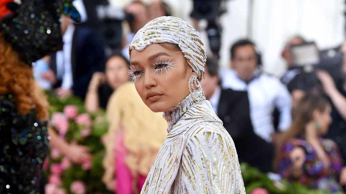 Gigi Hadid en la alfombra de la gala Met 2019