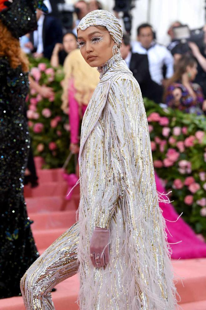 Gigi Hadid en la alfombra de la gala Met 2019