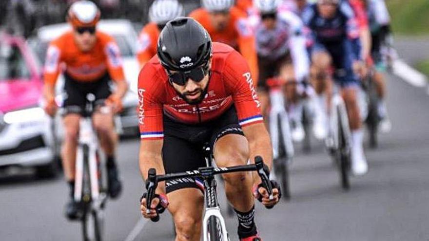 Nacer Bouhanni, en una carrera reciente con su equipo