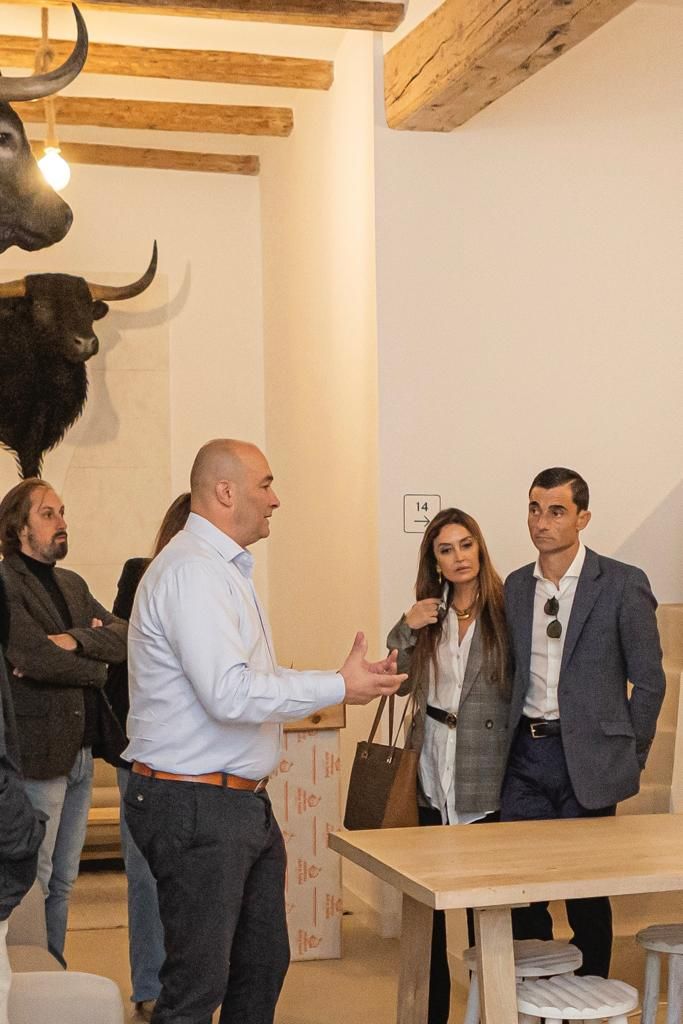 El Museu del Bou deslumbra al torero Paco Ureña: todas las fotos