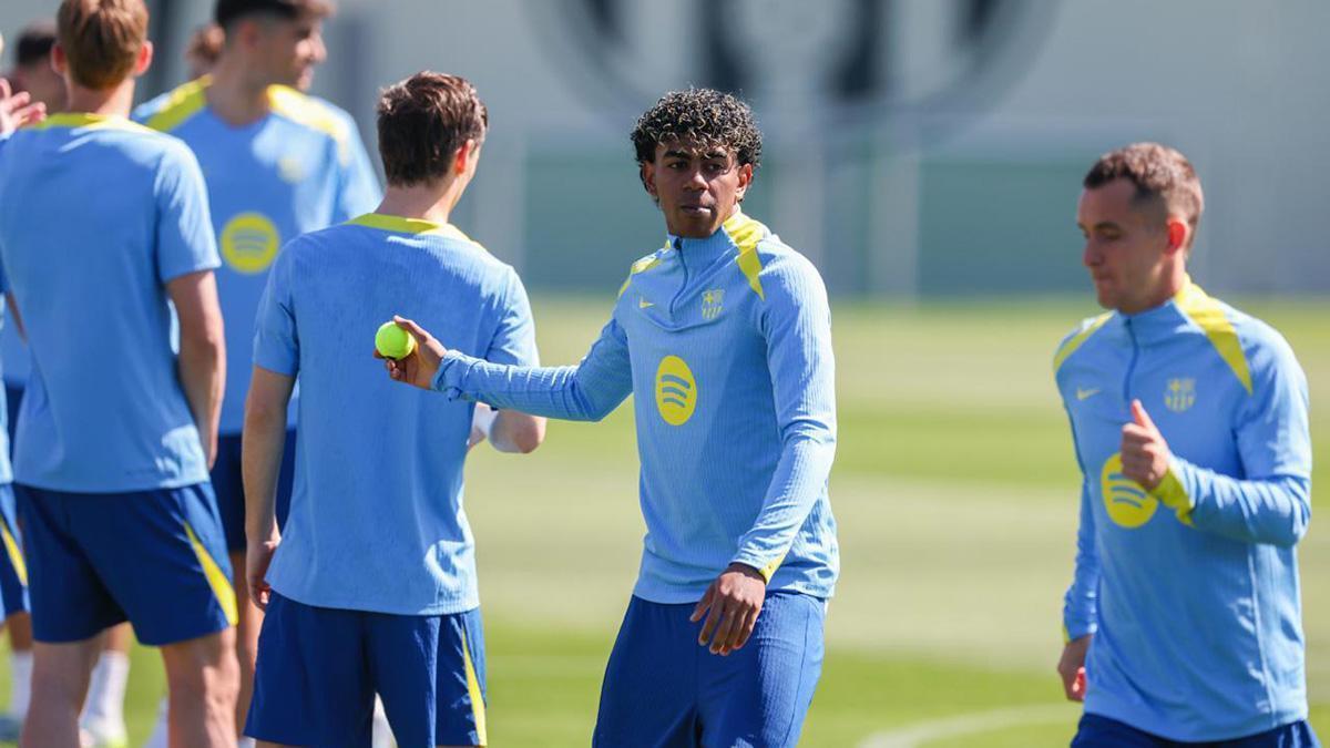 ¿Decían que estaba enfadado? Ojo al 'Showtime' de Lamine en un juego con pelotas de tenis