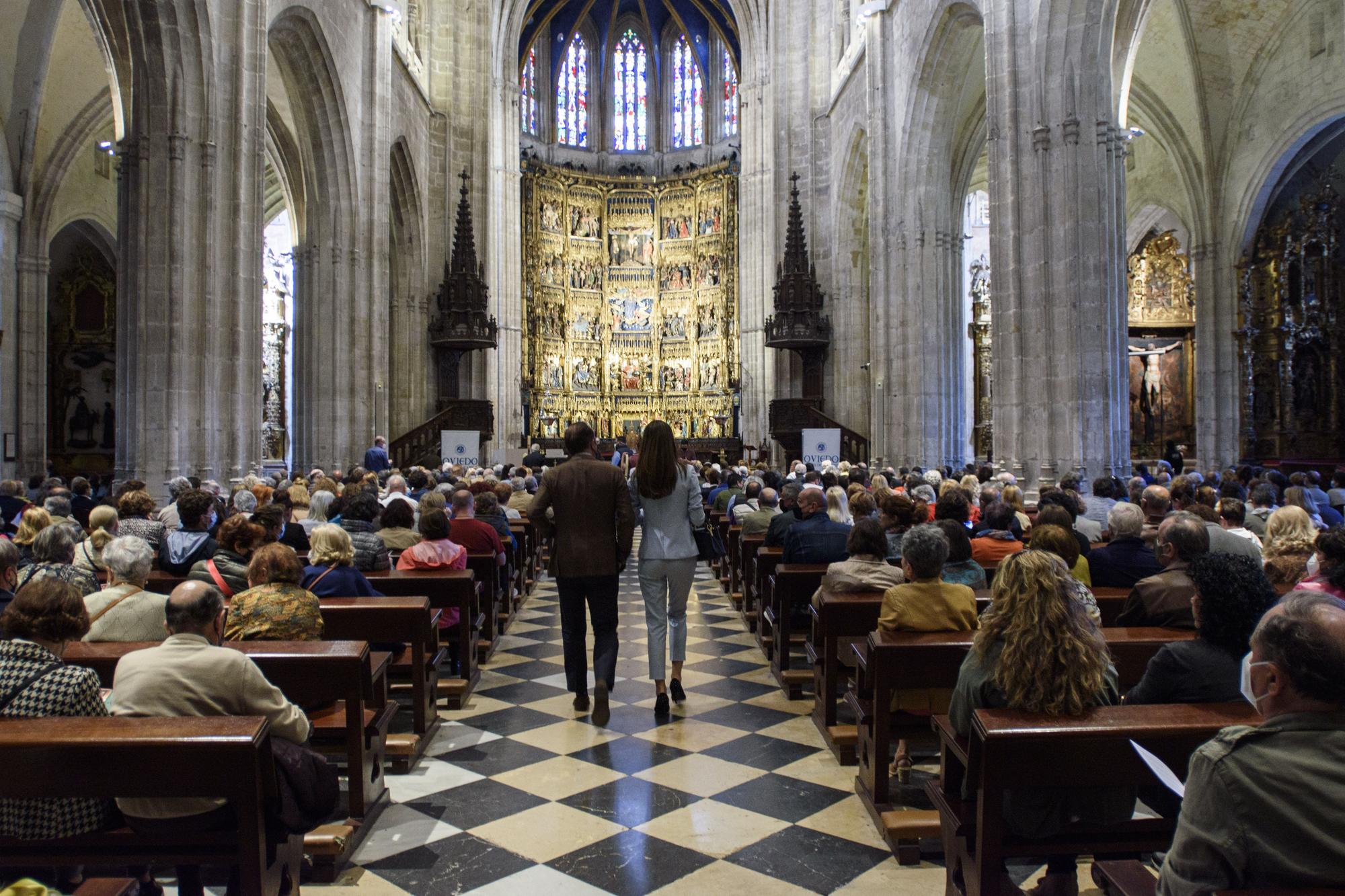 Concierto del coro universitario de Oregón en la Catedral de Oviedo.