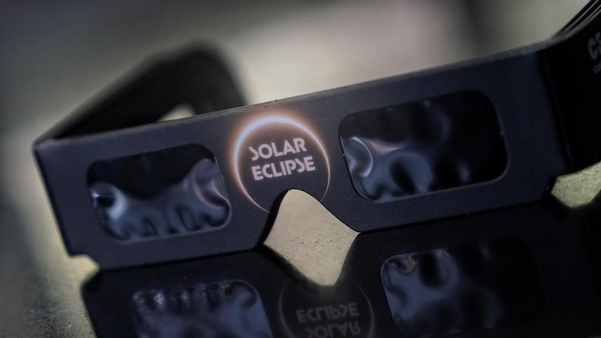 Imagen de archivo de unas gafas para ver el eclipse