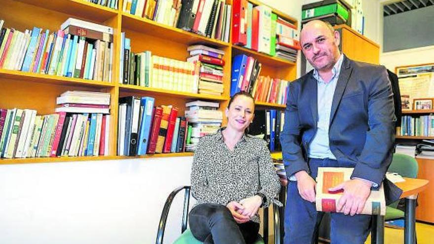 Tewise Ortega y José Luis Zamora, en la Facultad de Ciencias Jurídicas de la ULPGC.