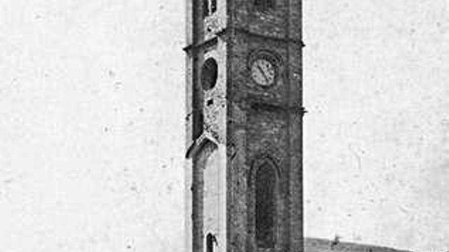 Imatge del campanar sol, abans no es va construir l&#039;actual església