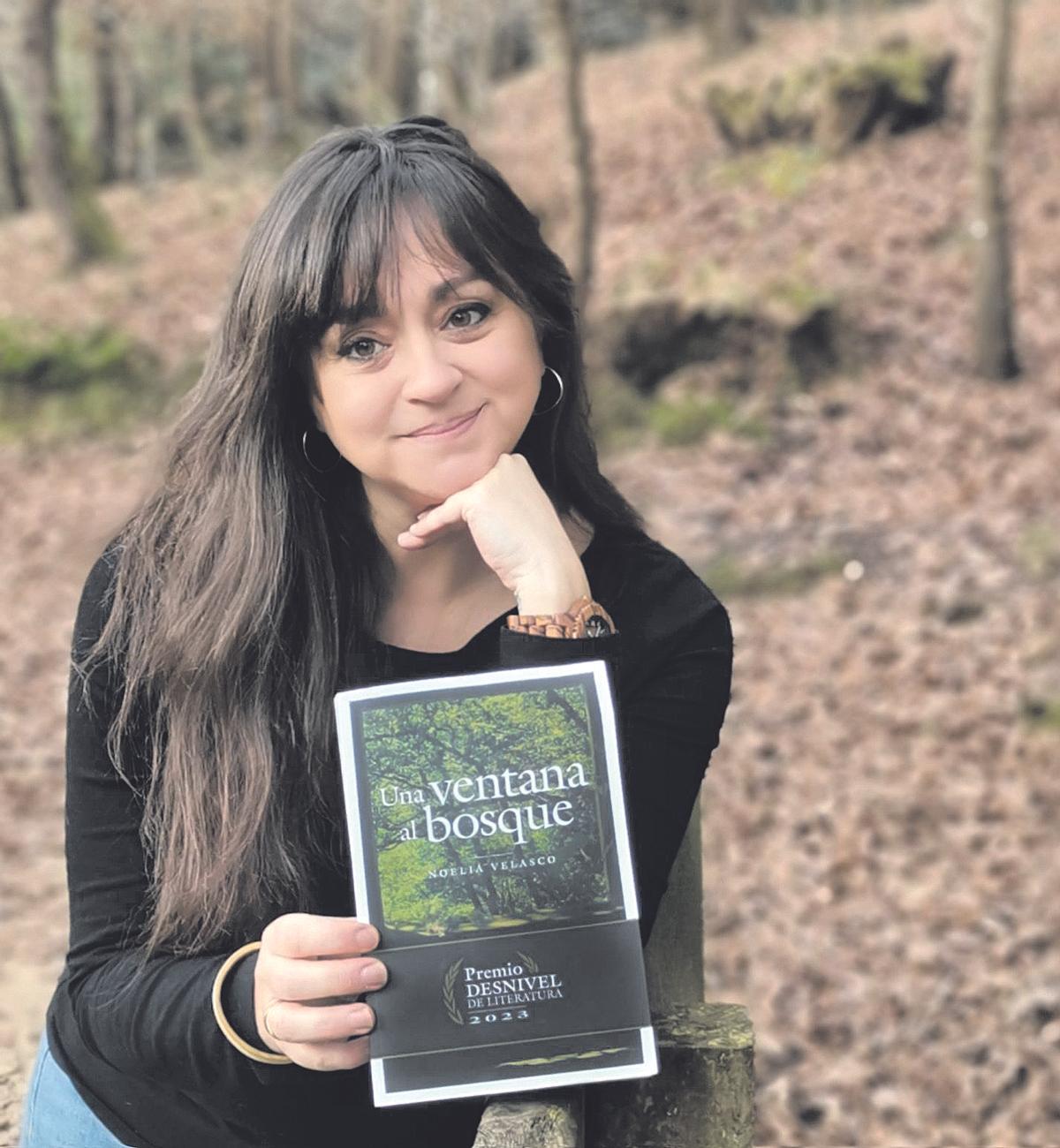 Noelia Velasco, con su novela &quot;Una ventana al bosque&quot;.