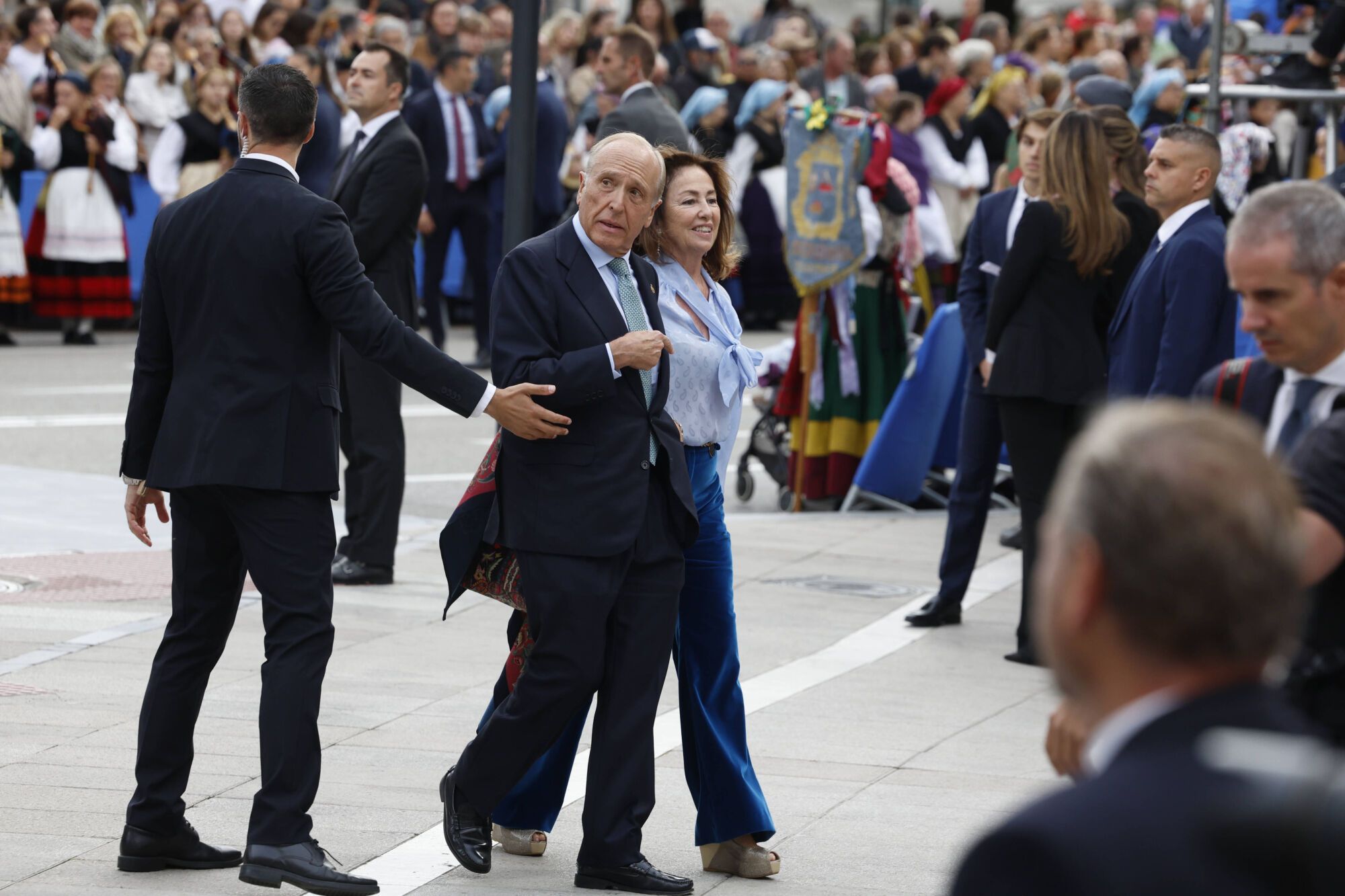  Así fue la llegada de los invitados a los premios "Princesa de Asturias" y su paso por la alfombra azul