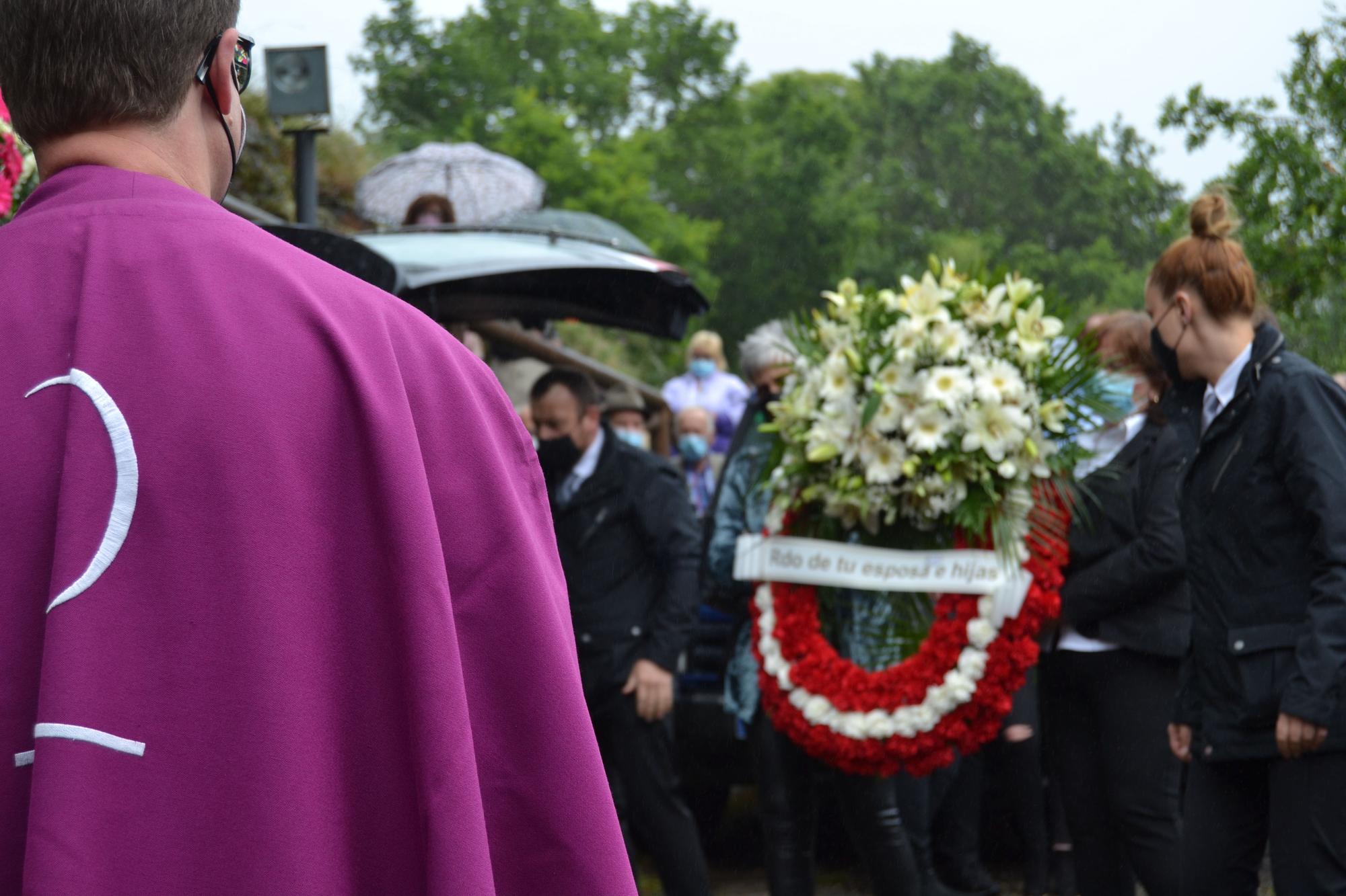 Consternación en el funeral, en Illano por el Alcalde, Wenceslao González, fallecido a los 53 años