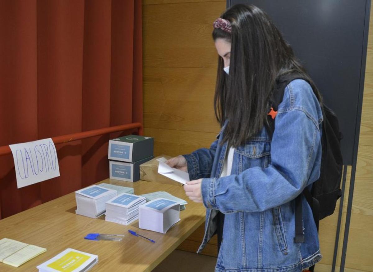 Solo la Escola de Enxeñaría Industrial (11) presentó más candidaturas.