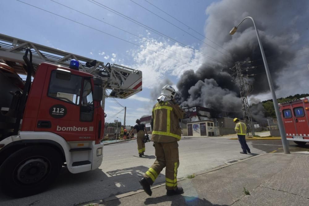 Incendi a la fàbrica Bo de debò a Sant Vicenç de Castellet