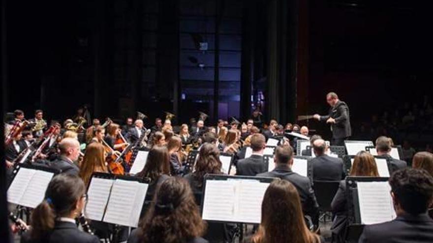 Sánchez Roca, al frente de la banda durante el concierto del sábado.