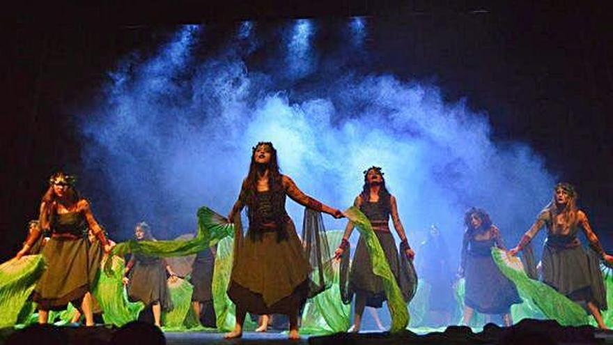 La compañía de teatro Noite de Bohemia, en una de sus actuaciones.