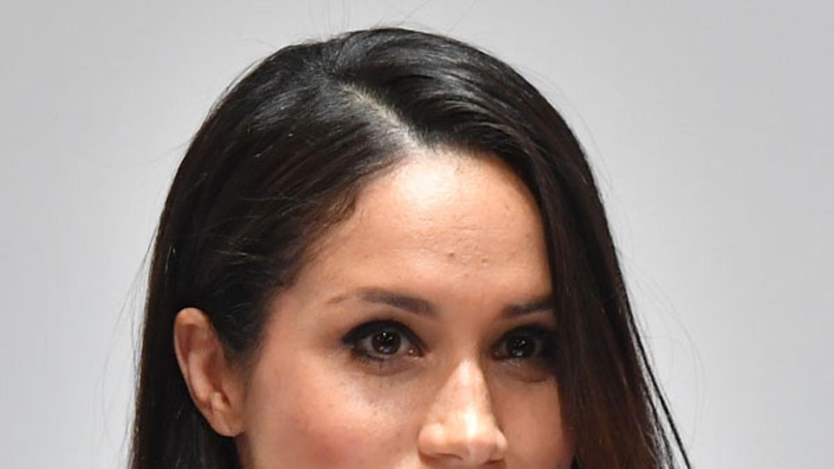 Detalle de Meghan Markle con traje de chaqueta de Alexander McQueen