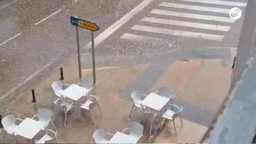 Una fuerte tormenta tumba un árbol sobre una casa en una pedanía de Alcañiz y provoca daños en campos y carreteras de Aragón