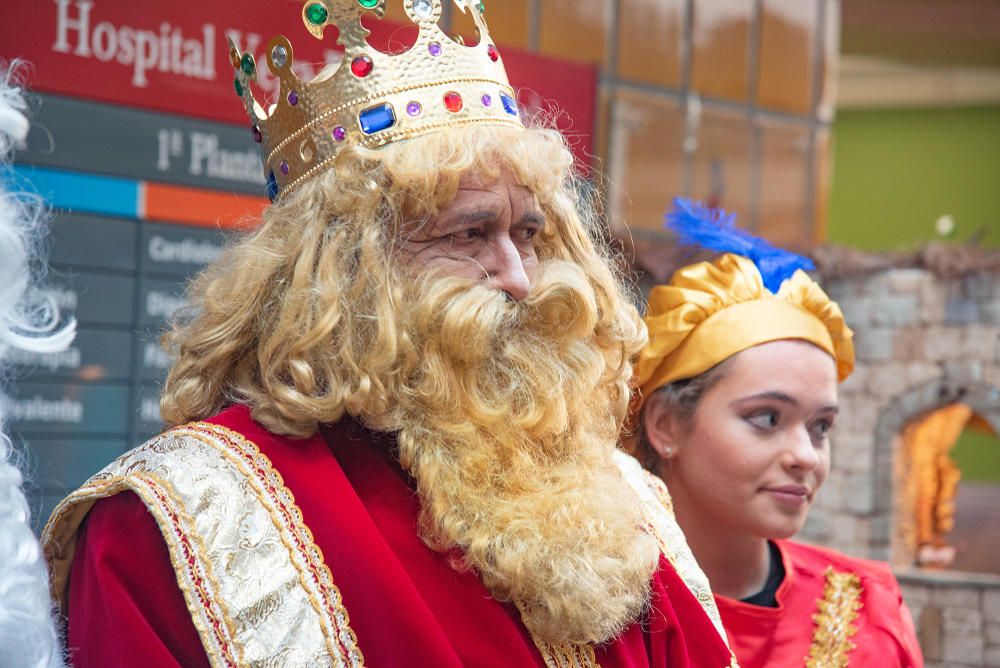 Visita de los Reyes Magos al Hospital Vega Baja