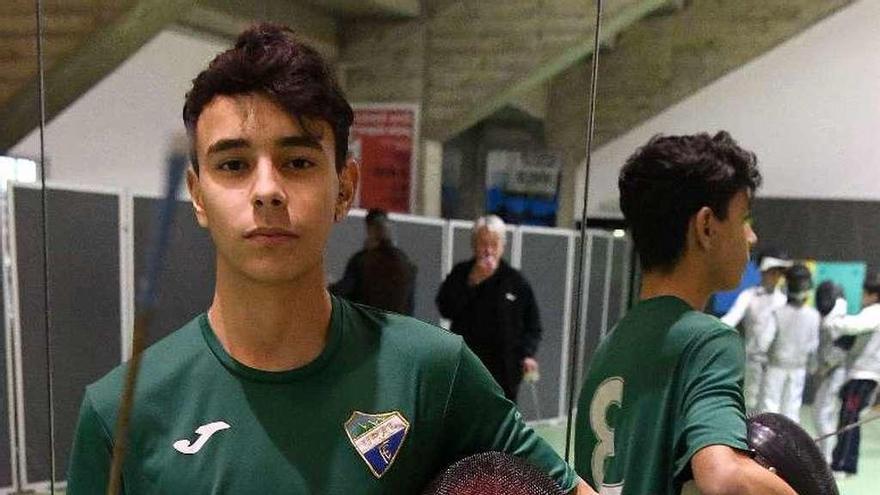 Dylan Fariña, tirador de esgrima y futbolista en el Ural.