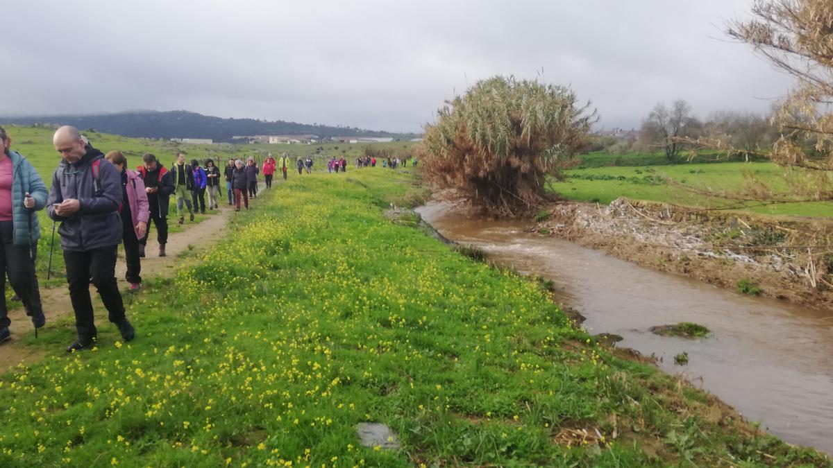 Una de las rutas senderistas por la Ribera del Marco de Cáceres.