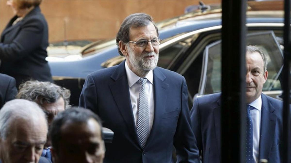 Rajoy a Puigdemont: ’Le iría mejor si buscara la mano tendida’.