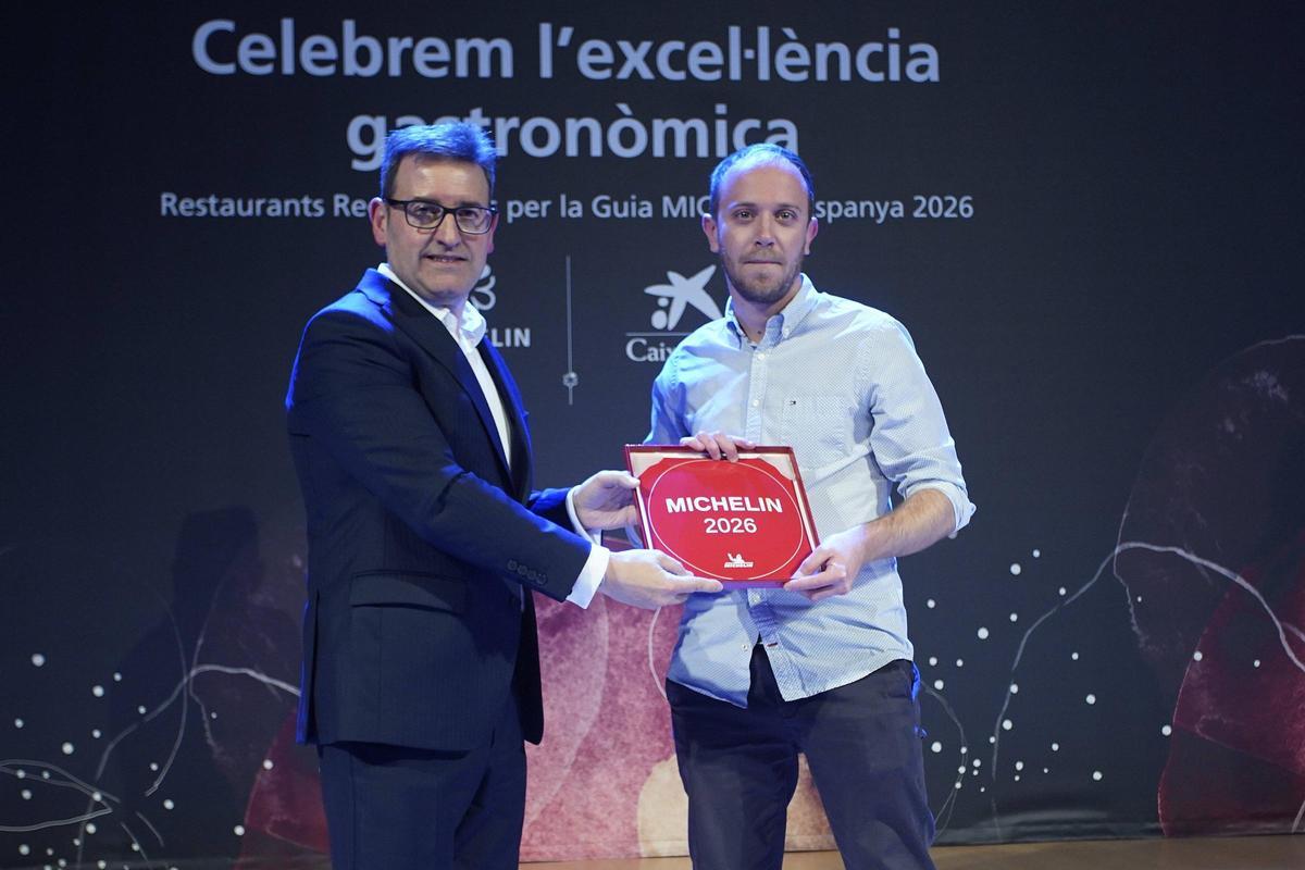 Les imatges de l'entrega de plaques als restaurants recomanats a la Guia Michelin