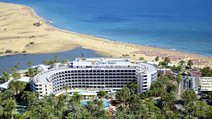 Vista aérea del hotel Palm Beach de la cadena Seaside, en el Oasis de Maspalomas. | la provincia / dlp
