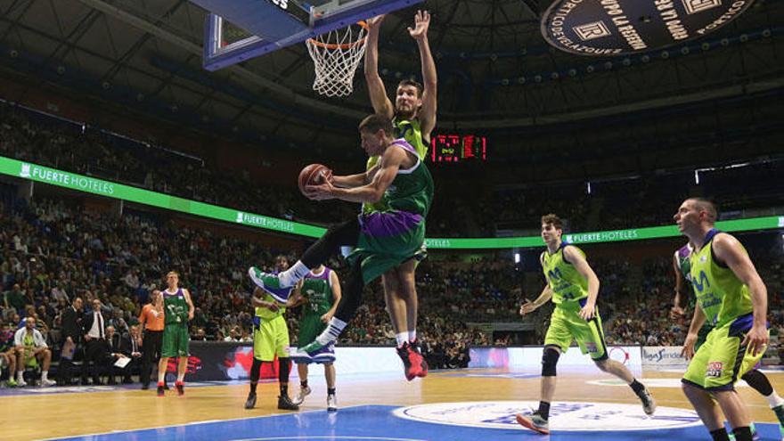 Nedovic, en plena penetración, firmó un buen partido.