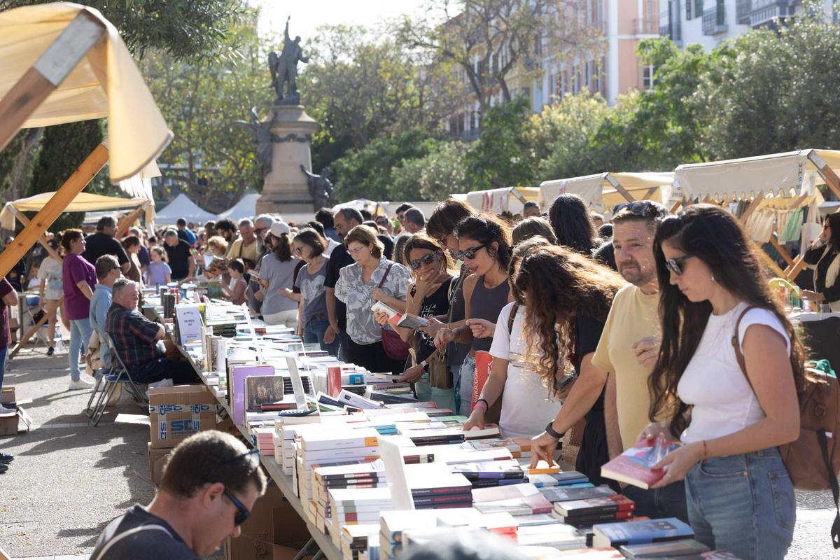 Todas las imágenes de la Diada de Sant Jordi en Vara de Rey