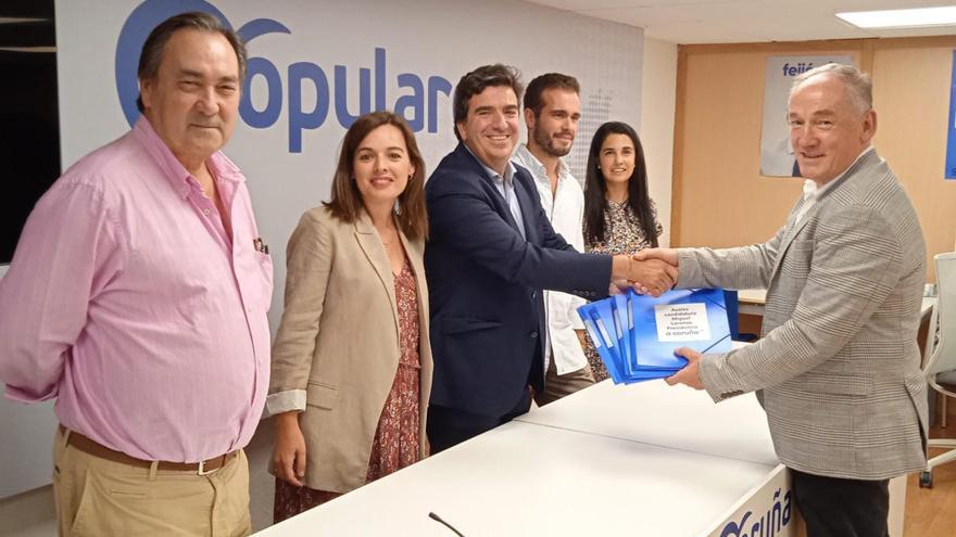 Miguel Lorenzo presenta los avales para presidir el PP local