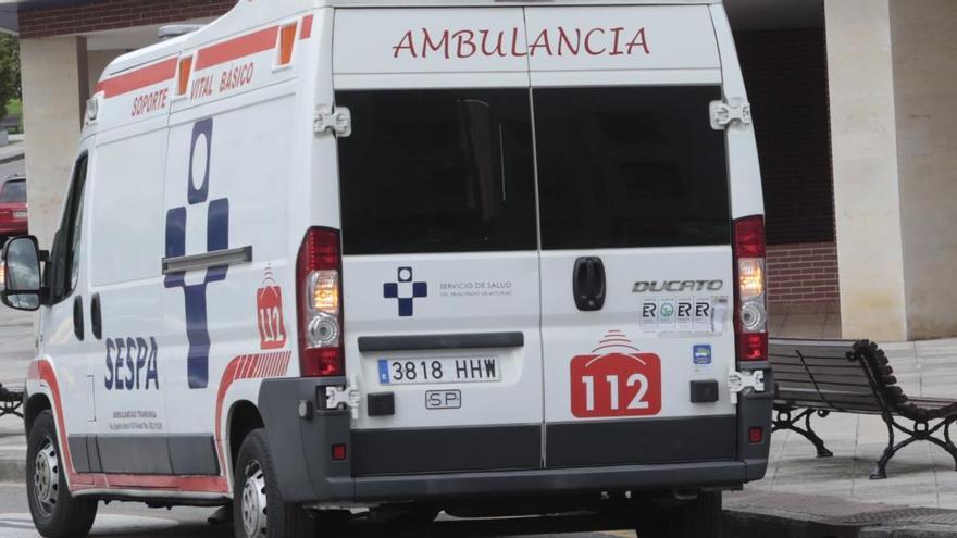 Trasladan al HUCA a una ciclista tras ser atropellada por un autobús en Oviedo