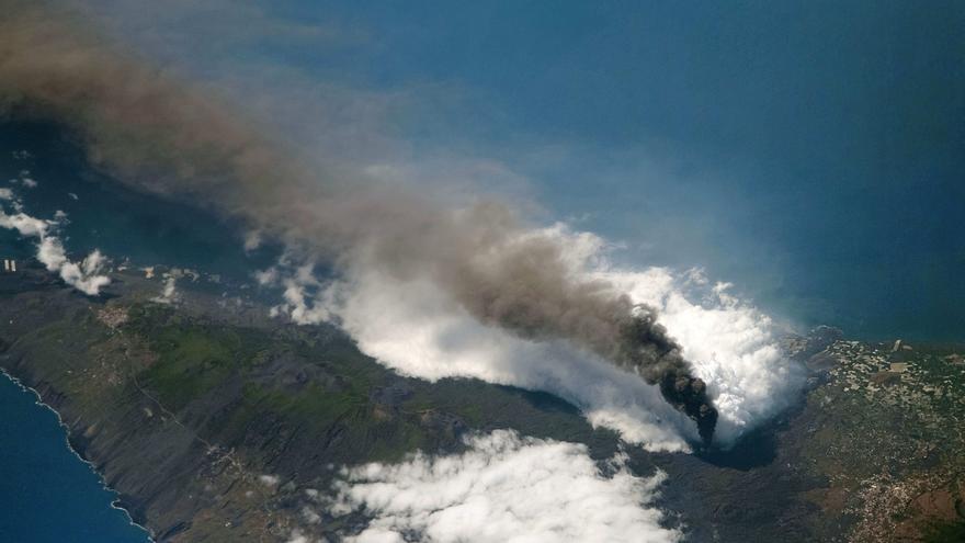 Una imagen del volcán de Cumbre Vieja opta a la mejor foto terrestre de la NASA