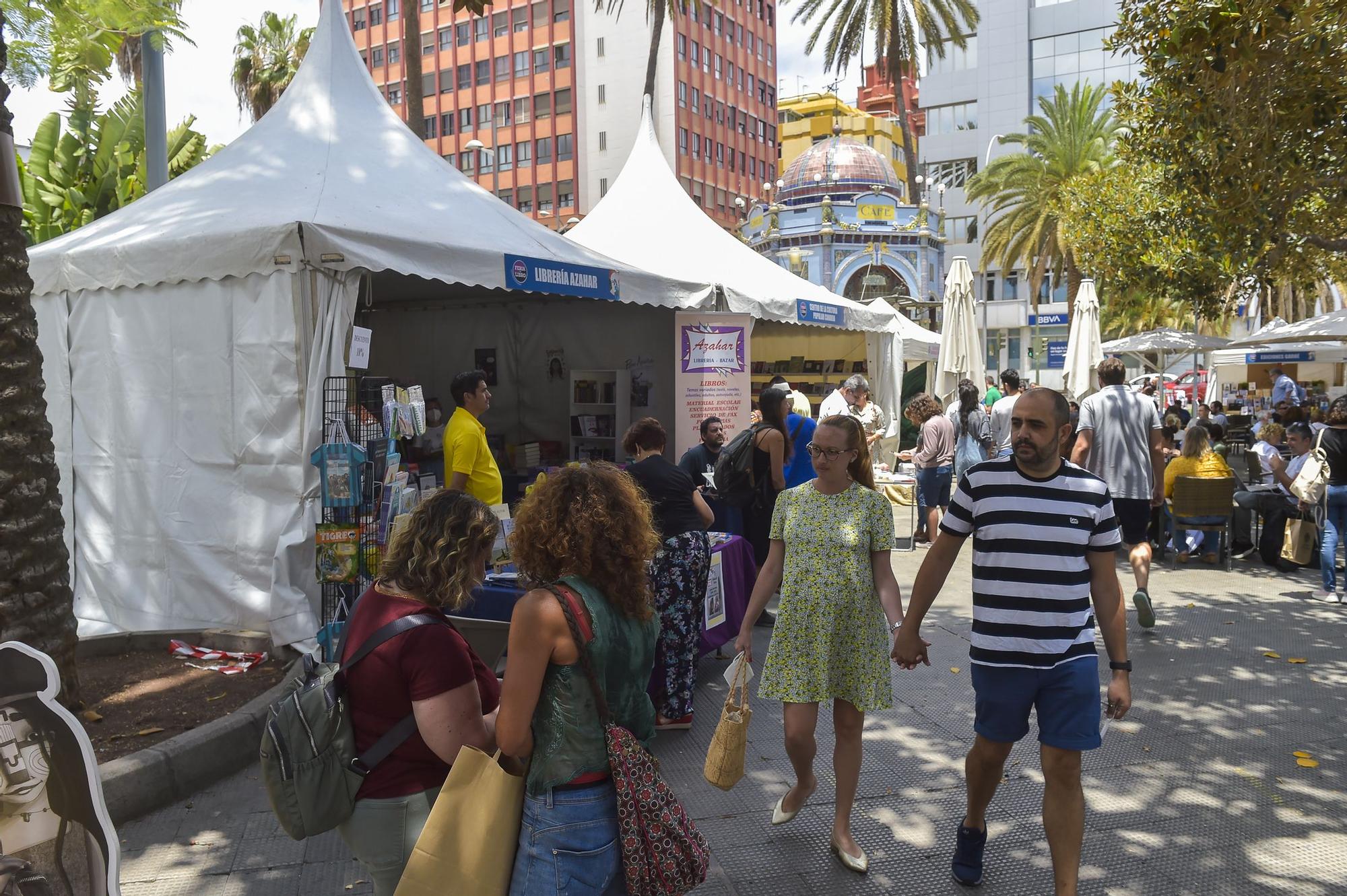 Ambiente en la Feria del Libro en Las Palmas de Gran Canaria (30/05/22)