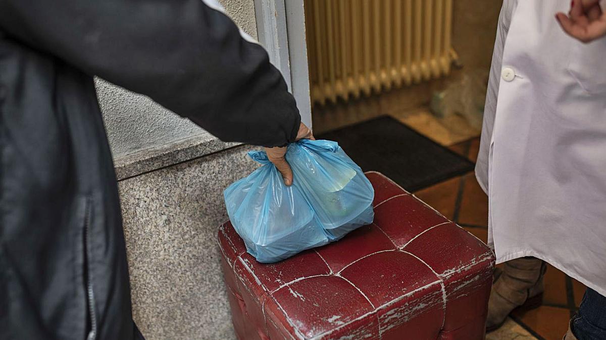 La atención en el comedor social de Cáritas se incrementa un 40% en un año