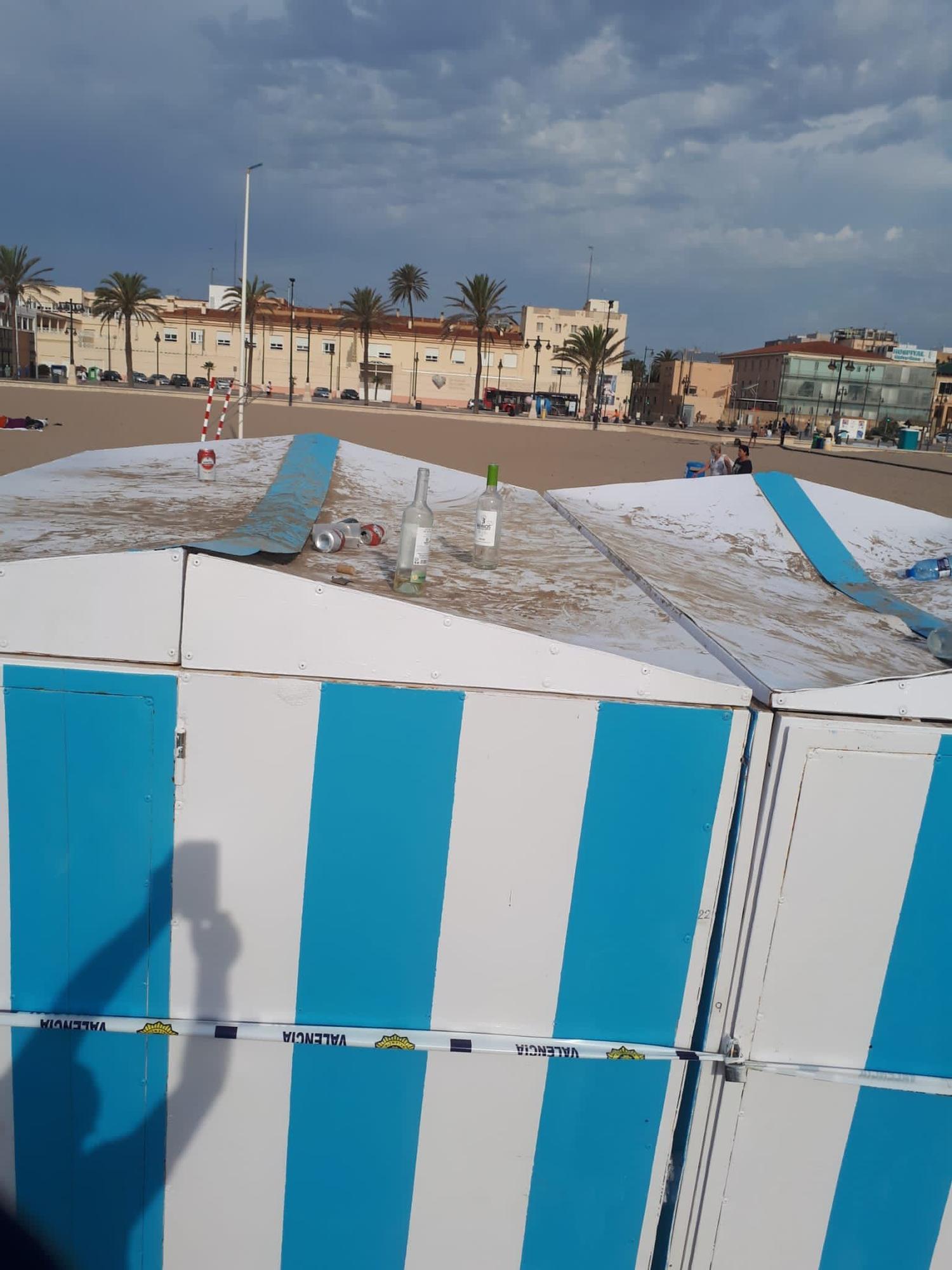 Destrozan los kioscos de la Malva-rosa tras un fin de semana de botellón