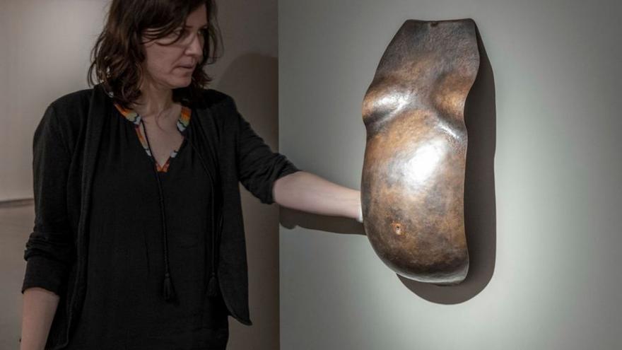 La artista castellonense durante el montaje de la presente exposición. | IVAM