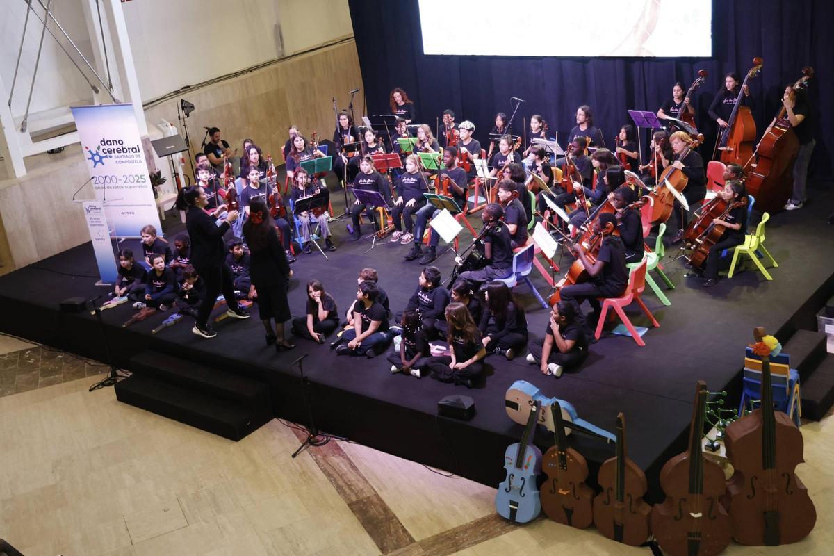 Catrocentas familias celebran os 25 anos de Dano Cerebral Santiago