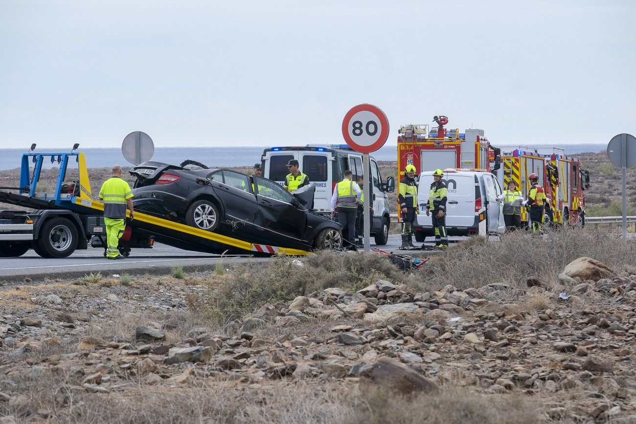 Grave accidente entre un coche y una guagua de Global en Gran Canaria