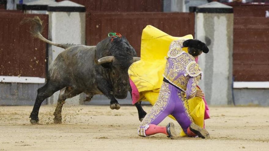 La tormenta divide en dos desiguales mitades otra decepcionante corrida torista