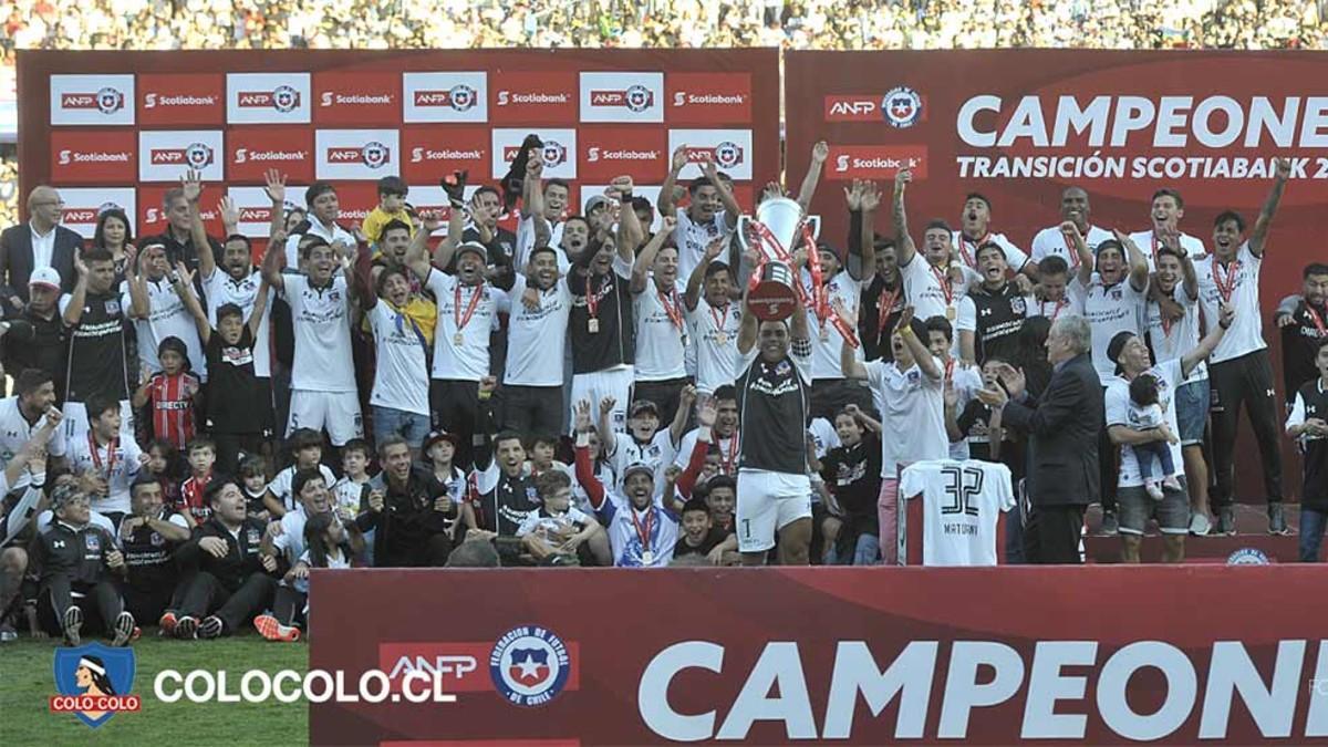 Los campeones celebran el título