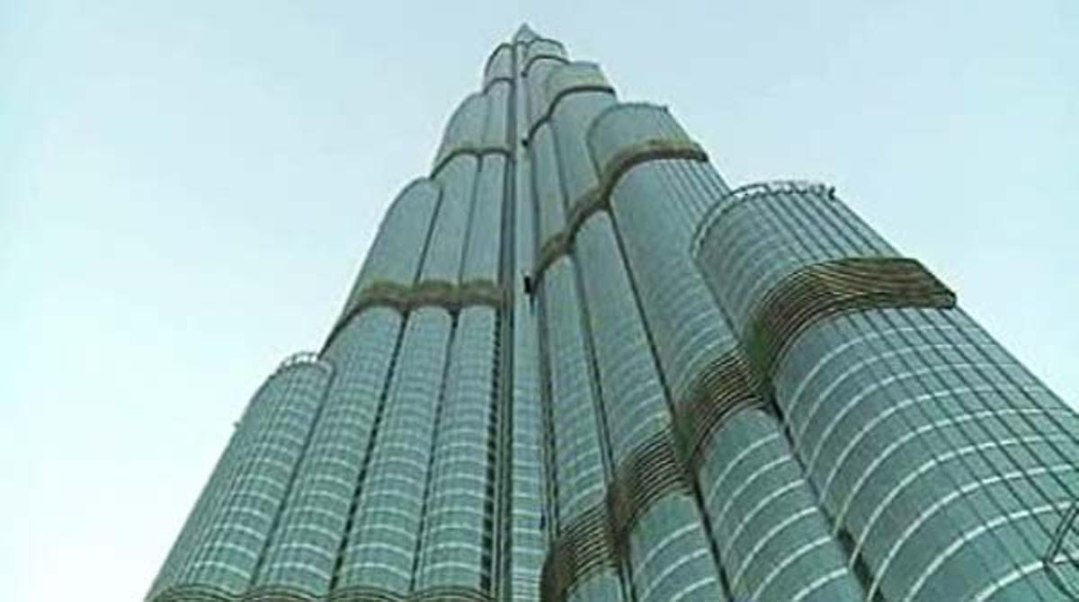 La torre és l’edifici més alt del món amb 828 metres d’altura.
