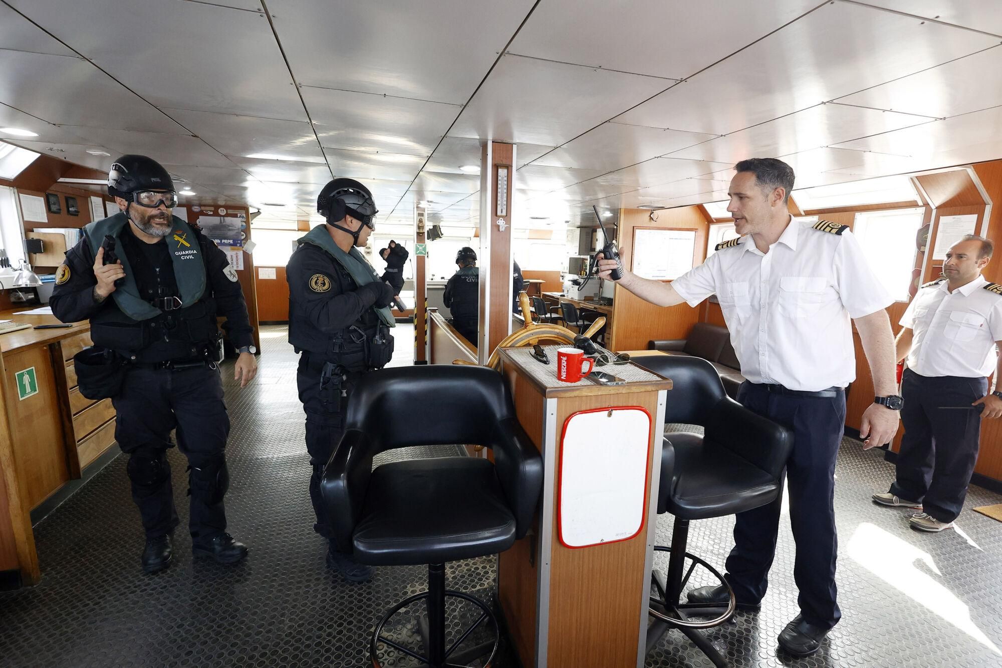 Ensayo de asalto en plena ría de Pontevedra