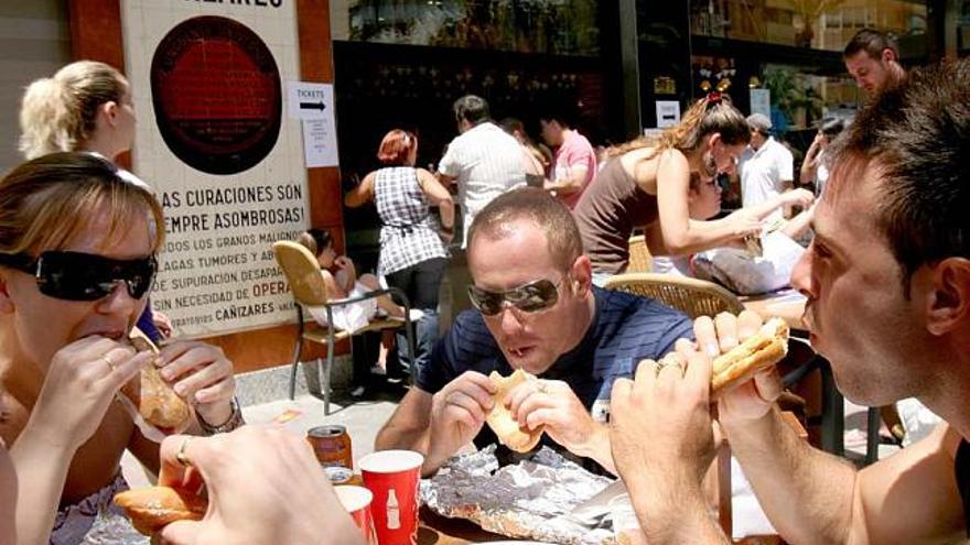 Las Hogueras tienen su particular gastronomía.