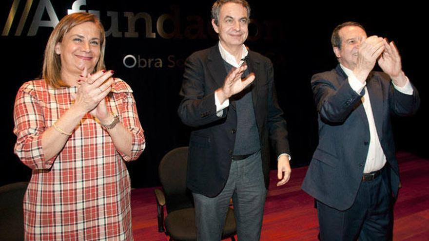 Zapatero estuvo acompañado por Caballero y Silva // EFE