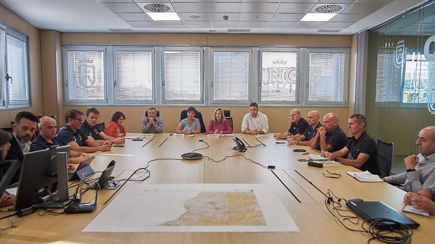 Reunión de coordinación para ultimar el Operativo Brifor en la sede del Cecopin, en el Pabellón Santiago Martín, ayer.