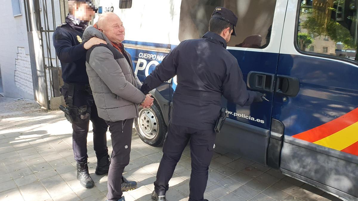 La Policía con el gastrojeta el pasado febrero en Alicante.
